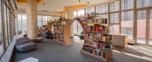 Ashiana Amarah - library interior (real photo) thumbnail