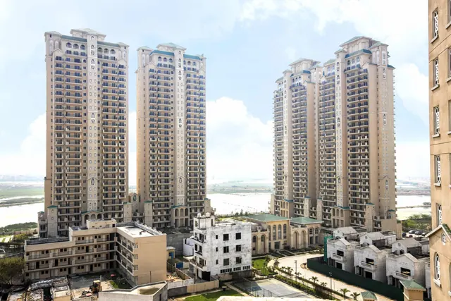 ATS Triumph - towers with villas/low-rise blocks (real photo) thumbnail