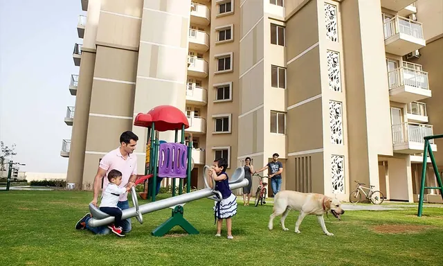 Experion Heartsong - towers and kids play lawn (photo) thumbnail