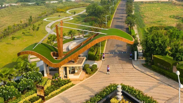 Experion The Westerlies - Entrance gate and boulevard from above, actual photo thumbnail