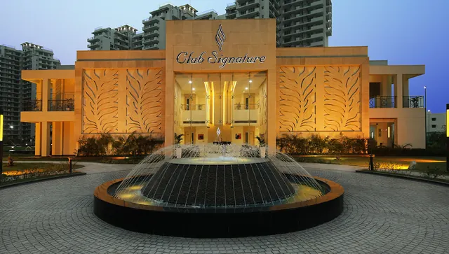 Parkview Grandspa - clubhouse 'Club Signature' with fountain at dusk thumbnail
