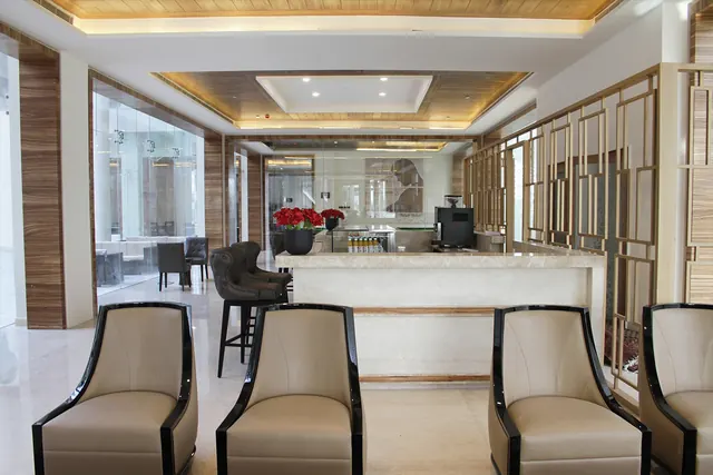 Puri Diplomatic Greens - clubhouse cafe lounge (real photo) thumbnail