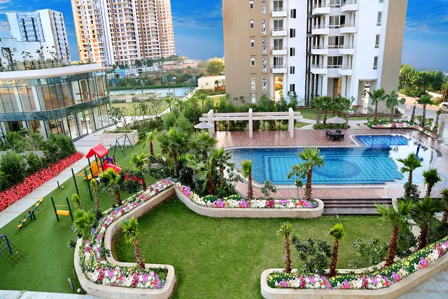 Puri Emerald Bay - podium garden and pool (real photo) thumbnail