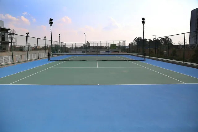 Puri Emerald Bay - tennis court (real photo) thumbnail